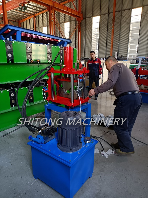 Doing-test-of-a-bracket-press-forming-machine-2.jpg Doing-test-of-a-bracket-press-forming-machine-2.jpg
