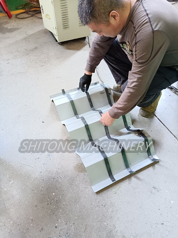 Doing-test-of-a-bracket-press-forming-machine-3.jpg Doing-test-of-a-bracket-press-forming-machine-3.jpg